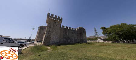 Celozaslonska prostorska slika - FULL SCREEN VR panorama
