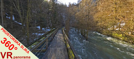 Celozaslonska prostorska slika - FULL SCREEN VR Panorama